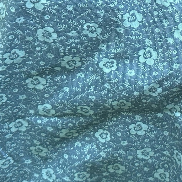 Tommy Hilfiger Blue Floral Chino Shorts | Size 33 - Picture 3 of 6